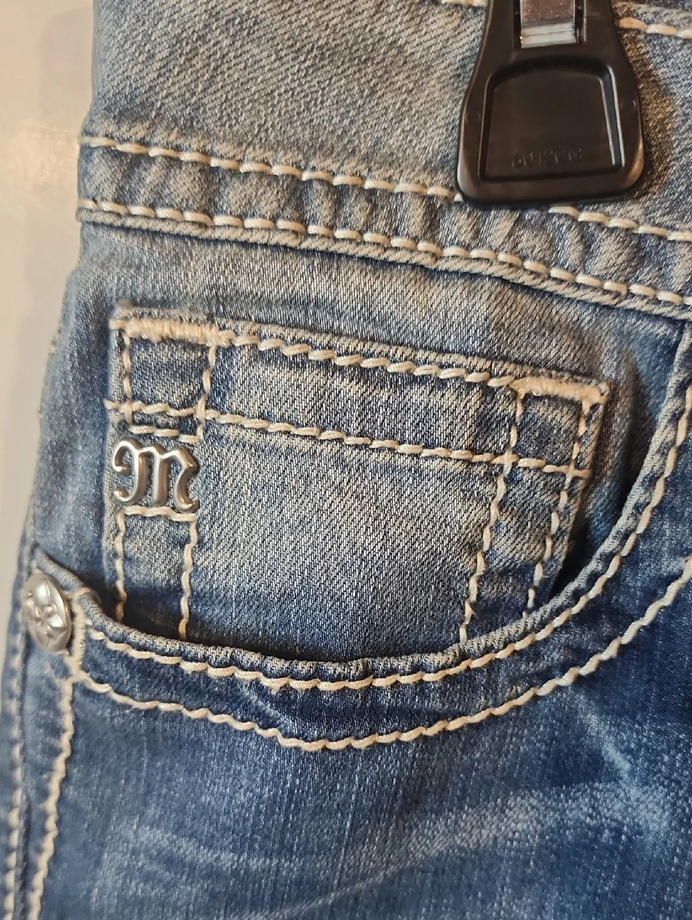 Miss Me Easy Cropped Jeans NWOT Size 31 - Picture 6 of 14